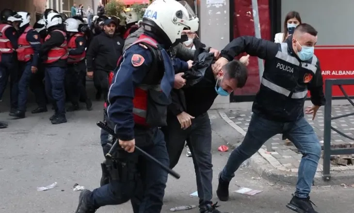 Brukseli i alarmuar për dhunën ndaj protestuesve/ 12 eurodeputetë i kërkojnë Kaja Kallas hetim për policinë
