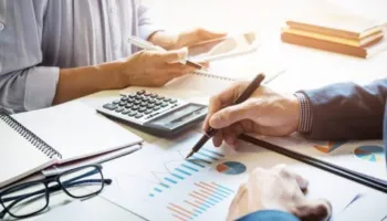 Bursat e studentëve ekselentë shtohen mbi 1 miliard lekë! Rritet në 25 mijë lekë bursa për 16 mijë studentë në nevojë
