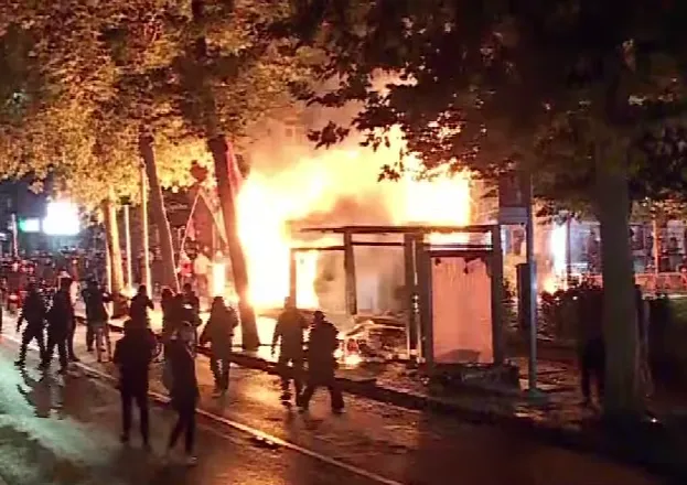 Çakuli: Për të rrëzuar qeverinë, po djegin qytetin. Për të ndëshkuar pushtetin, po shkatërrojnë pronën e njerëzve të zakonshëm