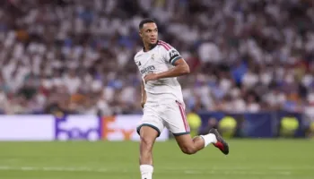 Carragher: Do ta riktheja Alexander-Arnold te Liverpool-i, bëri gabim që shkoi te Reali