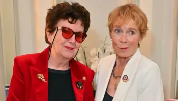Celia Imrie dhe Fidelis Morgan sjellin rrëfimet e udhëtimeve të tyre në Festivalin Letrar të Cheltenhamit