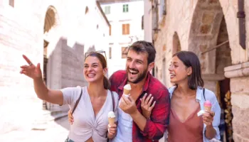 Çfarë na bën vërtet të lumtur? Shkencëtarët zbulojnë sekretin pas dekadash studimesh