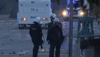 Çfarë ndodhi në 6 orë kaos në Tiranë? Protestuesit e maskuar me molotovë, gurë e flakë kundër institucioneve, bankave dhe bizneseve