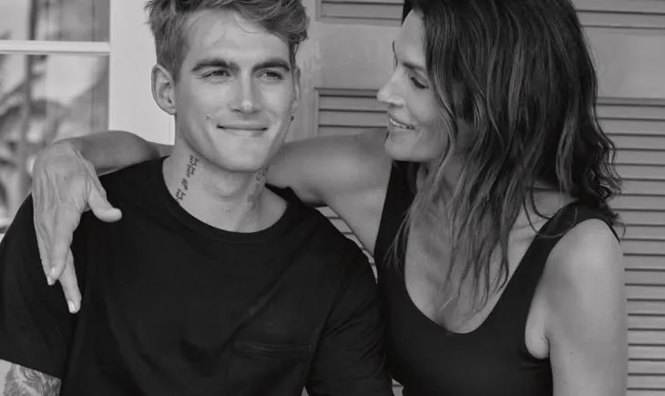 Cindy Crawford thyen heshtjen për humbjen e të birit