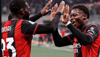 Cisse i papërmbajtshëm për Milanin në pjesën e parë, Inter me fat ndaj Venezia (video)
