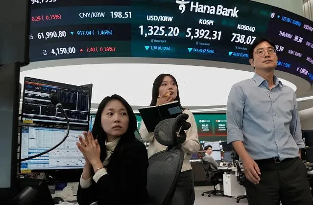 Çmimet e naftës rriten mbi 113 dollarë, ndërsa shitja e inteligjencës artificiale trondit aksionet! Investitorët blejnë obligacione