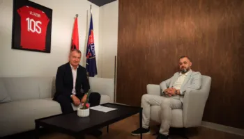 Csaba Laszlo zyrtarizohet në stolin e Vllaznisë