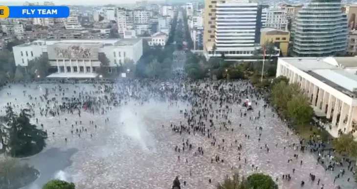 Dalin pamjet e fundit me dron, ja përmasat reale të protestës së dhunshme në Tiranë
