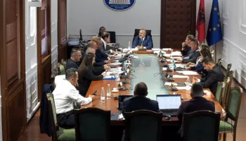 Debate për ndarjen territoriale, ironizon Bylykbashi: Më raft pika mua nëse duhet t’i jap shpjegime Zegjinesë