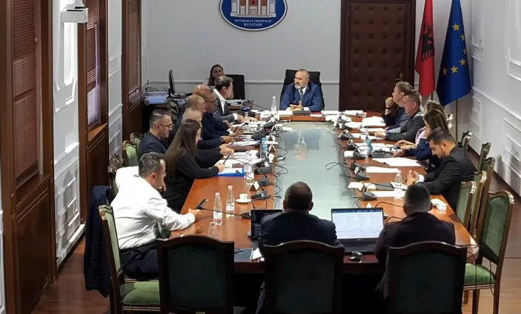 Debate për ndarjen territoriale, ironizon Bylykbashi: Më raft pika mua nëse duhet t’i jap shpjegime Zegjinesë