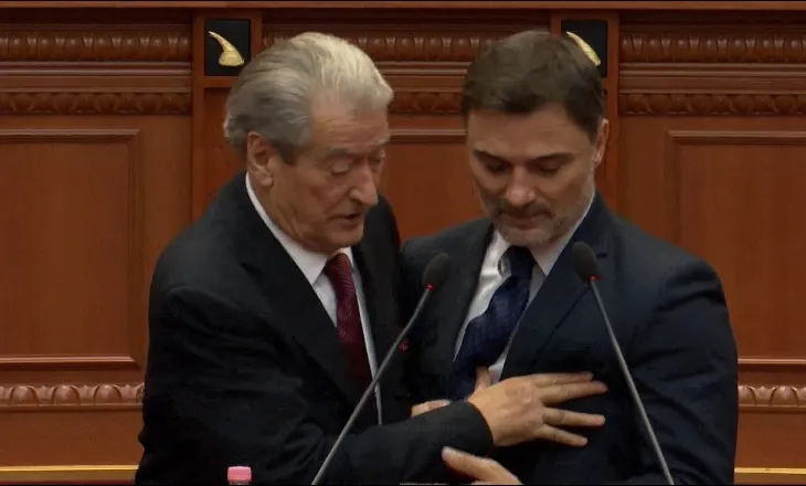 Deklarata e Berishës për protestën? Alibeaj: Ai është hipokrit, qytetarët duan edhe largimin e tij