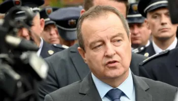 Deklaratë skandaloze nga ministri i Brendshëm serb, Daçiç: Do ta ripushtojmë Kosovën, flamuri ynë do ngrihet mbi Prizren! (VIDEO)