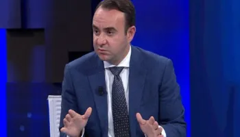 DEL VIDEO E PLOTE/ ÇFARE NDODHI PERPARA SE BALLIU TE PERFUNDONTE NE LANE-MASKAT IU VERSULEN DEPUTETIT TE PD