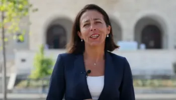 “Dënojmë me forcë përshkallëzimin e dhunës”- Delegacioni i BE në Shqipëri reagon për protestën: Vetëpërmbajtje, shmangni çdo akt dhune! Protesta të jetë paqësore