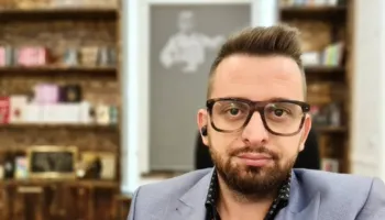 Denoncimi i gazetarit: Kryebashkiaku i Kolonjës, Erion Isai u kërkon favore se*suale punonjësve meshkuj