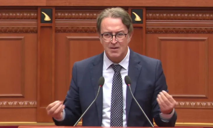 Deputeti i PD nuk përmbahet ndaj socialistëve: Ky parlament po merr titullin e çmendurisë