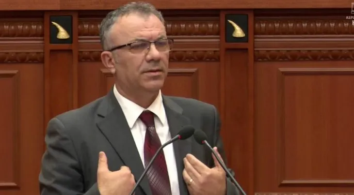 Deputeti Igli Cara në parlament: Rama nuk ka besë, shpopulloi Shqipërinë. ‘Territorialen’ çojeni në referendum