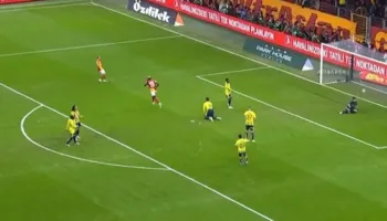 Derbi i madh i Stambollit, Galatasaray e mbyll pjesën e parë në avantazh të dyfishtë. Osimhen është “monstër” (video)