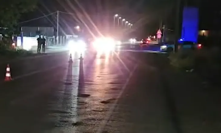 Detaje tronditëse nga aksidenti/ 18-vjeçari po i hapte rrugën autokombajnës kur u godit për vdekje
