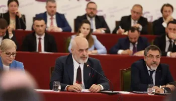 Detajet nga mbledhja e socialistëve, Rama: Kush nuk voton Reformën Territoriale, le të ikë!