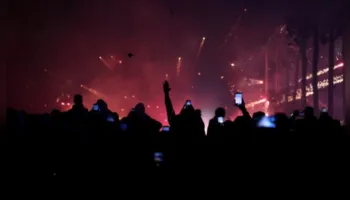 Detaji pikant/ Kanalet franceze ngatërrojnë protestat në Tiranë, me ato në Paris dhe Lion!