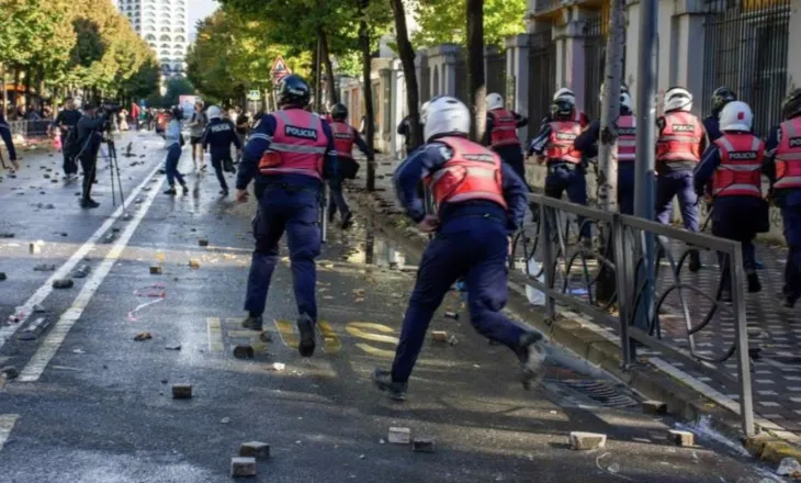 Dhuna e Policisë ndaj studentëve zgjon revoltë kombëtare