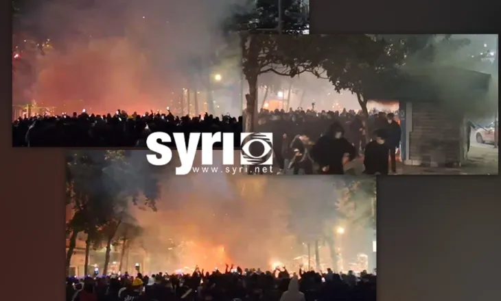 Dhuna e policisë së partisë, detyron studentët t’i vërsulen selisë së PS! Shikoni pamjet