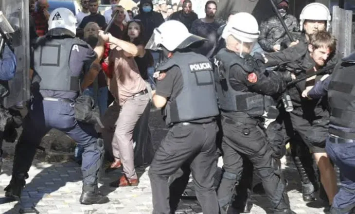 Dhuna e Ramës ndaj rinisë/ Pedagogët dalin sot në protestë, marshim solidariteti me studentët në orën 10:00