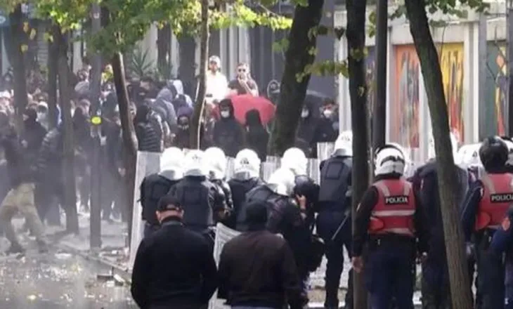Dhuna ndaj protestuesve….s’ka përgjegjës? Avokatët bëhen bashkë, përgatisin kallëzime penale