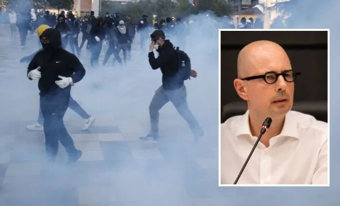 Dhuna ndaj të rinjve në protestë/ Ish-kreu i Dhomës Amerikane, Enio Jaço: Pamje që duhet të na shqetësojnë të gjithëve, po humbasim besimin te institucionet