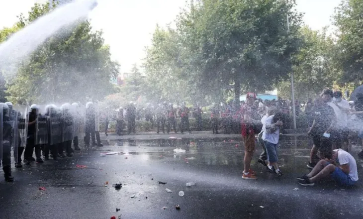 Dhuna në protesta, Policia udhëzon Komisariatet: Numra identifikimi për efektivët, mbrojtje për të miturit