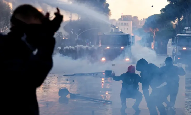 Dhuna në protestë, ndryshimet në ligjin për tubimet hyjnë në fuqi menjëherë