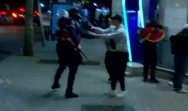 Dhuna në protestë, Policia shoqëron shumë persona të dyshuar nga zona të ndryshme të Tiranës!