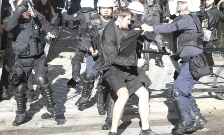 Dhuna në protestën studentore/ Ministria e Shëndetësisë: 6 persona në spital, njëri prej tyre po i nënshtrohet ndërhyrjes kirurgjikale