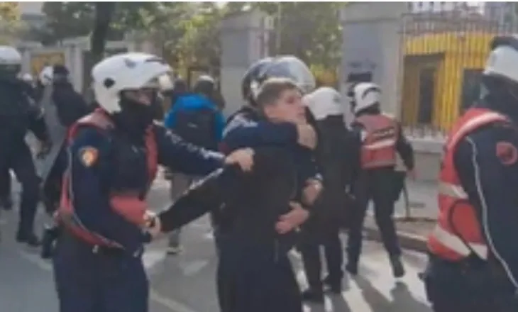Dhuna policore nuk kursen as te miturit