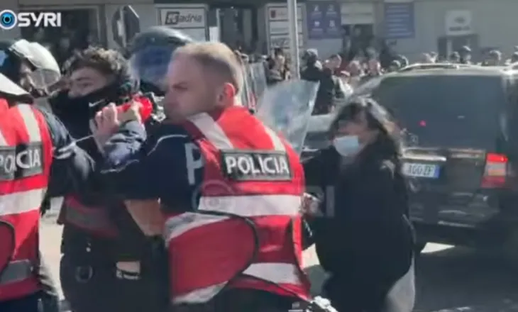 Dhunë barbare e policisë së Lezhës ndaj protestuesve