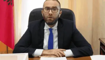 “Dhunë policore”- Gazment Bardhi akuzon: Te Spitali i Traumës nuk ka asnjë polic të shtruar, vetëm qytetarë!