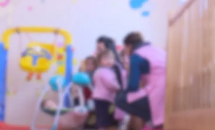 Dhunoi një 4-vjeçar në kopsht, arrestohet edukatorja në Korçë