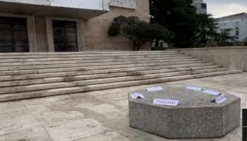 Dialog me mobilim të ri/ Rama nuk terhiqet