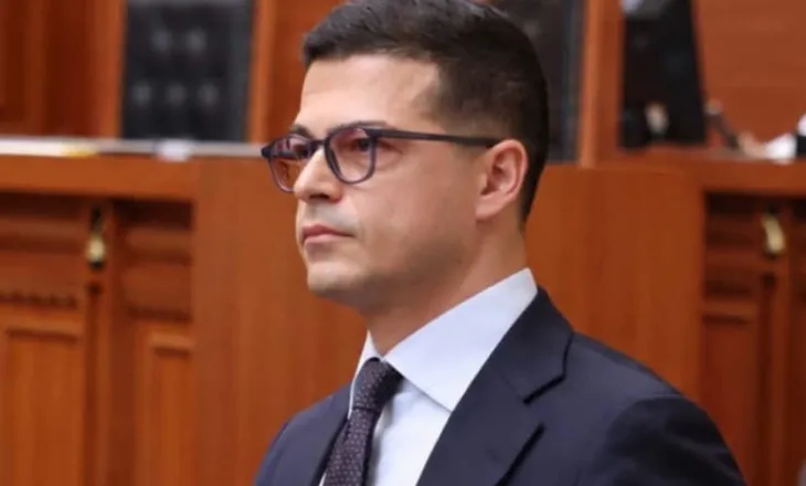 “Dialogu demokratik sjell ndryshim”- Vengu: Pagat e policëve, mësuesve, mjekëve dhe ushtarakëve duhet të jenë në krye të administratës!