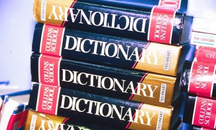 Dictionary.com shpall fjalën e vitit 2026, ja termi që po fiton popullaritet në SHBA
