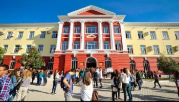 Diplomat me pagesë në universitete, temat e diplomës shiten online deri në 400 euro, pedagogët ngrenë alarmin për plagjiaturën!