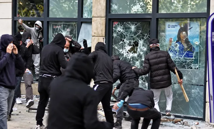 Disa banka dhe ATM janë shkatërruar, AAB tregon për depozitat monetare dhe ka një apel për qytetarët