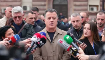 “Disa nga emrat u blenë si derrat”, PD: Protesta e flamingove u katandis në shërbim të Ramës