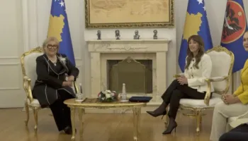 Disa orë pas votimit, Justina Shiroka-Pula mer zyrtarisht detyrën e Presidentes! Dorëzohet stafeta nga Haxhiu