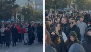 DITA 3/ Protesta nis sot nga Kamza, gjimnazistët bojkotojnë masivisht mësimin, dynden në rrugë: Të gjithë së bashku…