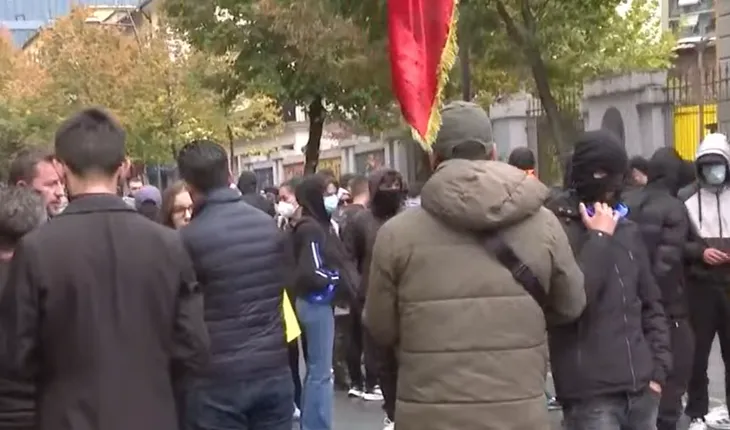 Dita e 13 e protestës studentore/ Nis grumbullimi i studentëve te Ministira e Arsimit
