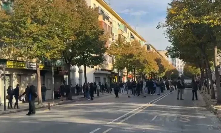 Dita e 14-të e tubimit, nis grumbullimi i protestuesve përpara Ministrisë së Arsimit