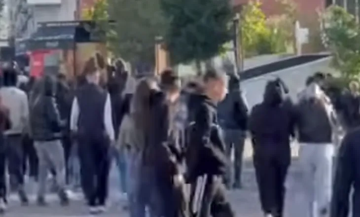 Dita e dytë e protestës në Elbasan e Shkodër, të rinjtë fillojnë trazirat, djegin koshat e mbeturinave