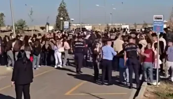 Dita e parë e Universitetit, studentët e “Aleksandër Moisiu-t” në Durrës presin Ramën me protesta